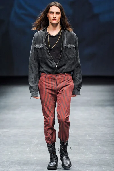 Look 24